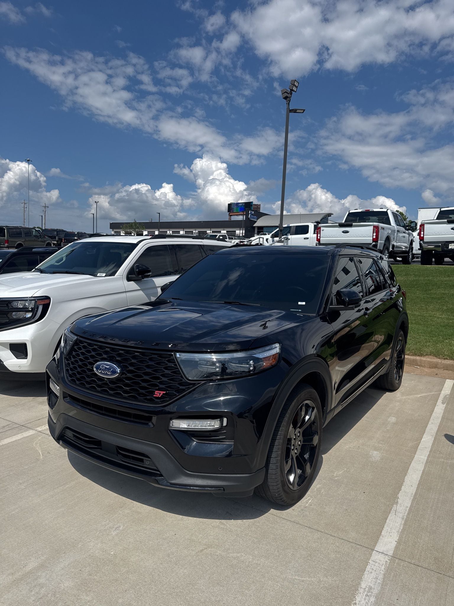 2024 Ford Explorer ST 4WD's photo