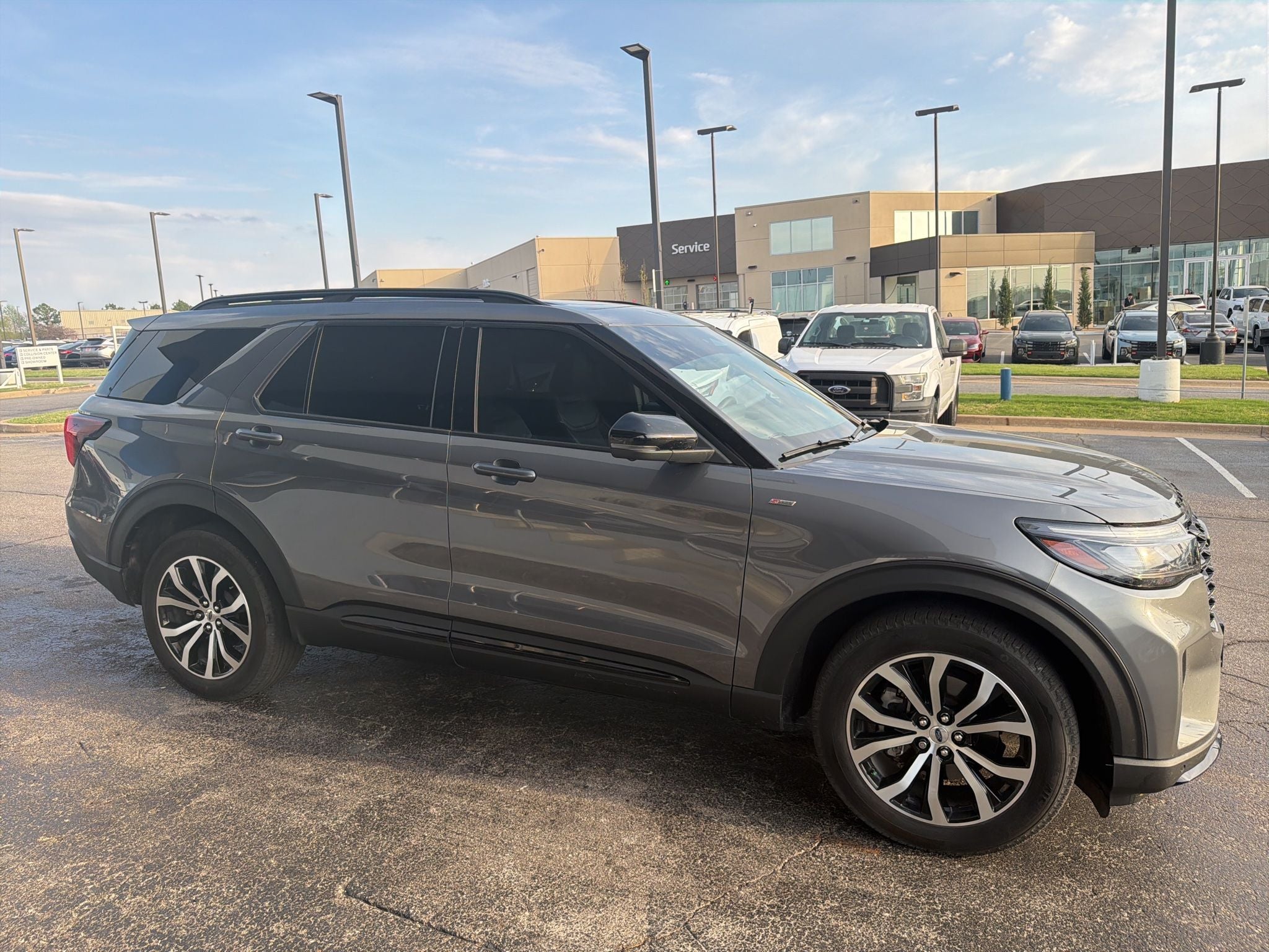 2025 Ford Explorer ST-Line