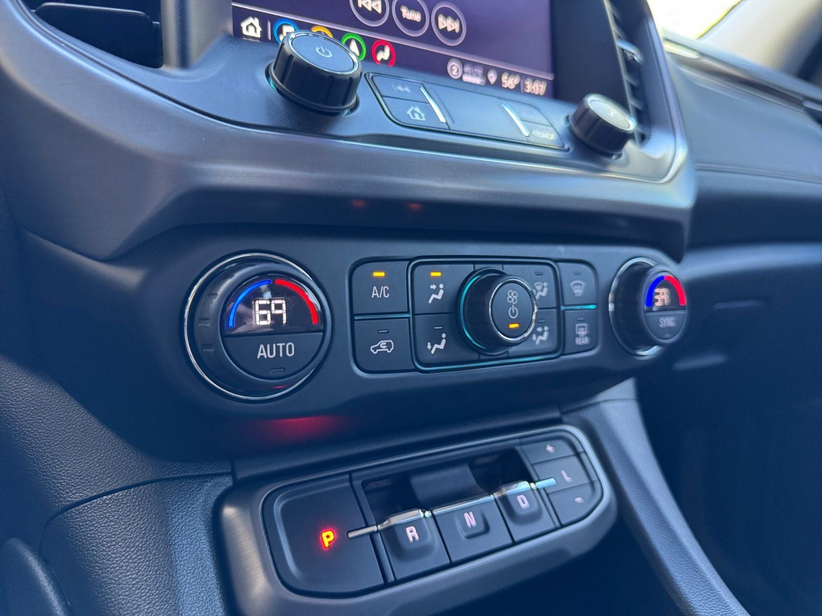 2023 GMC Acadia AT4
