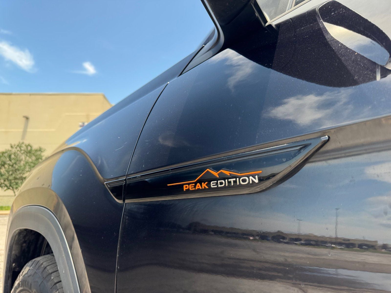 2025 Volkswagen Atlas 2.0T Peak Edition