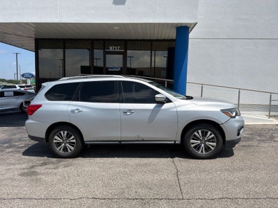 2020 Nissan Pathfinder SL
