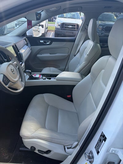 2021 Volvo XC60 T5 Momentum